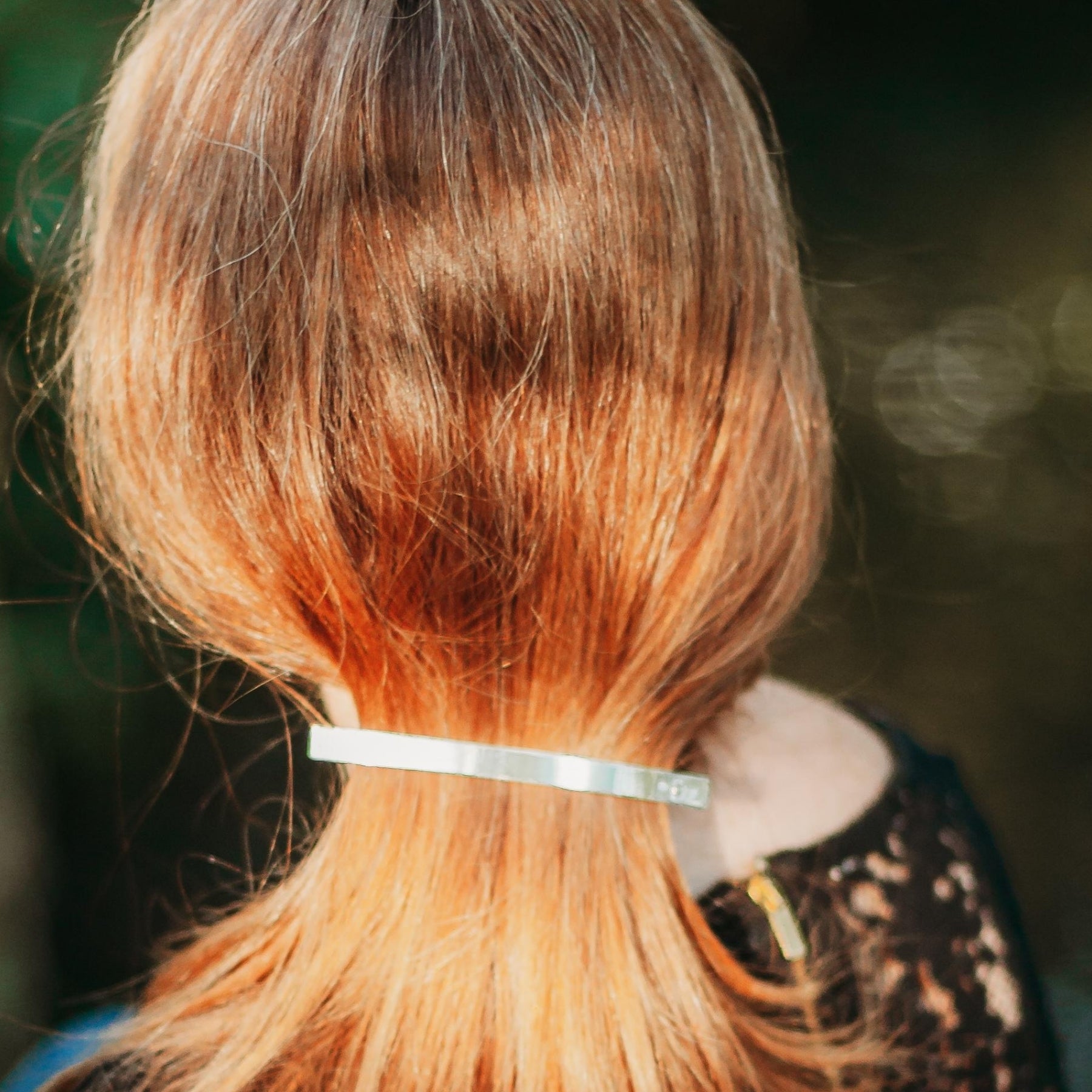 Grande barrette fine plate argentée simple pour cheveux longs