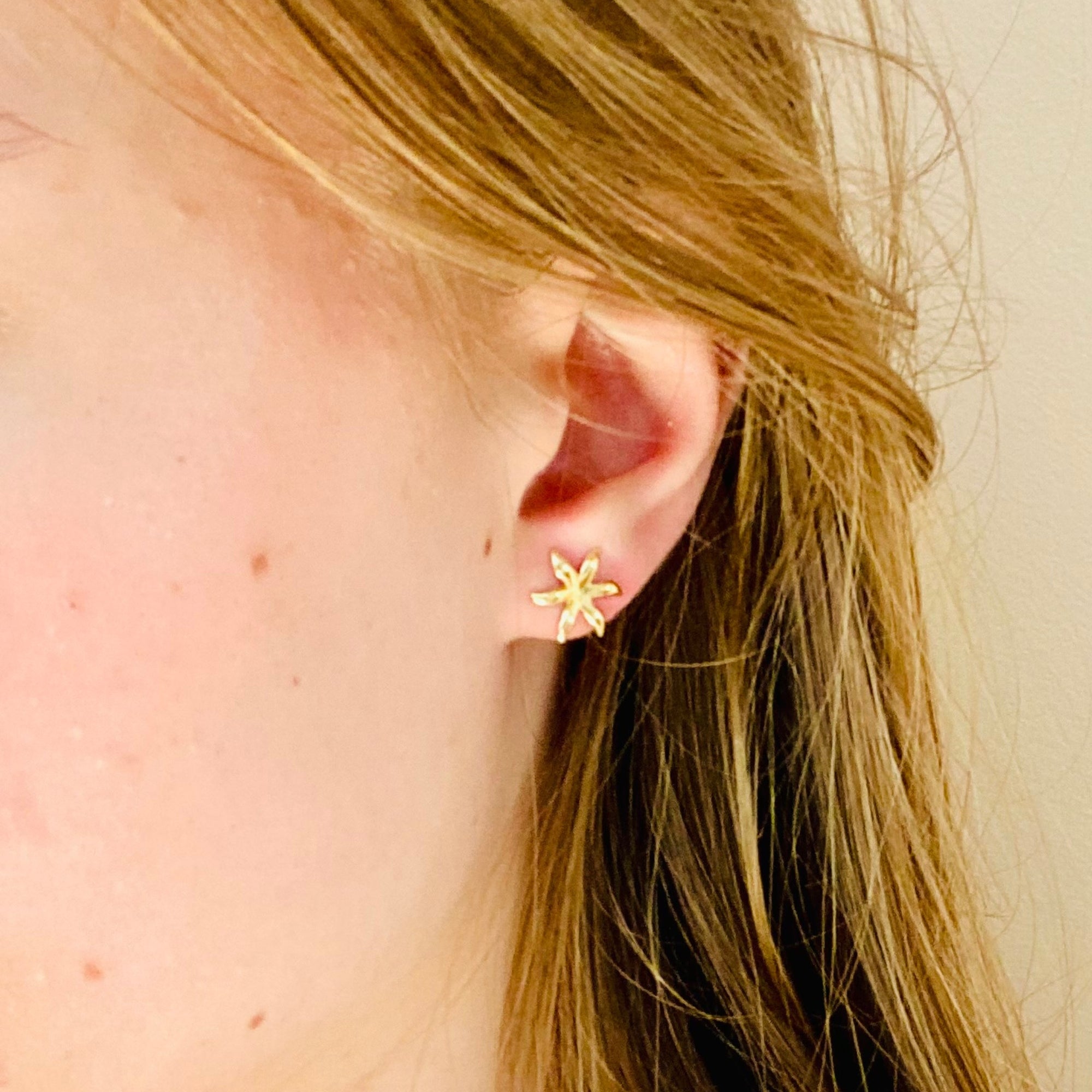 Boucles d'oreilles éthiques made in France puces dorées étoiles anti allergie