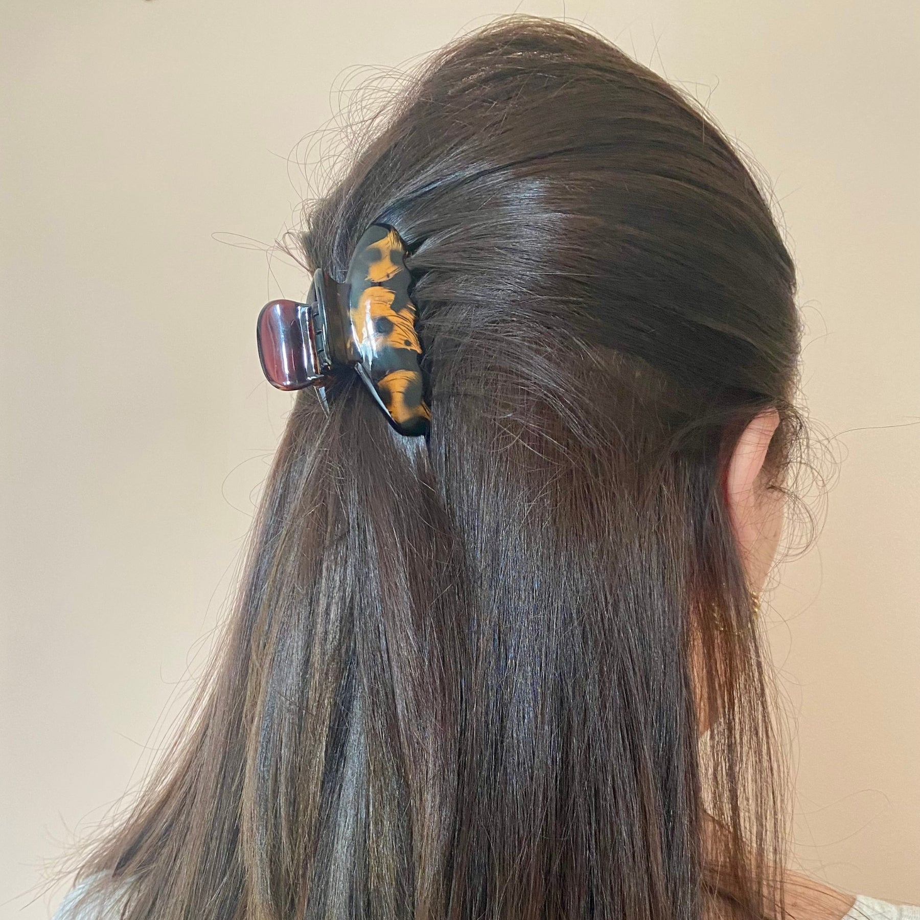 <transcy>Dahlia clip - leopard pattern </transcy>