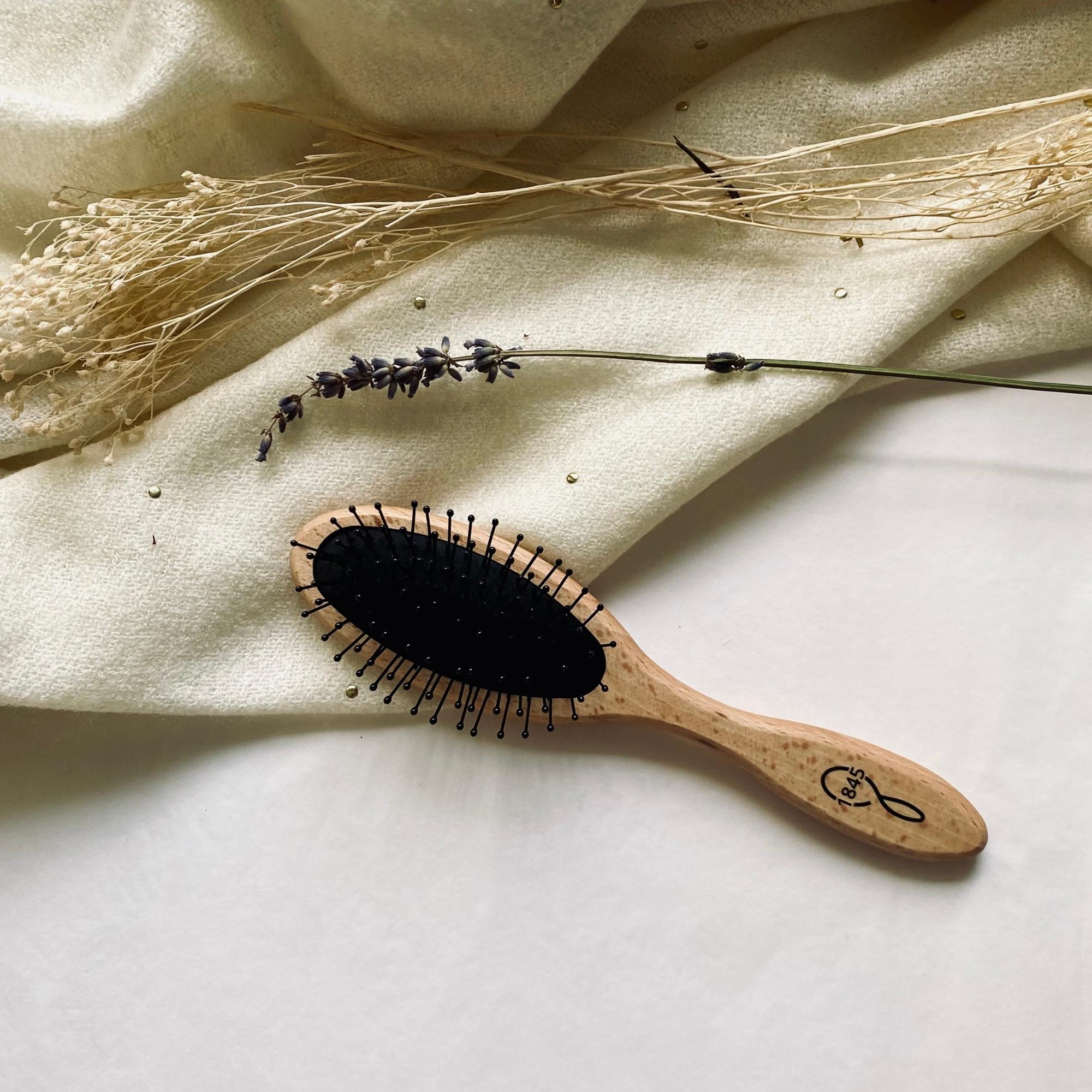 Brosse en bois pour tous types de cheveux fabrication française 