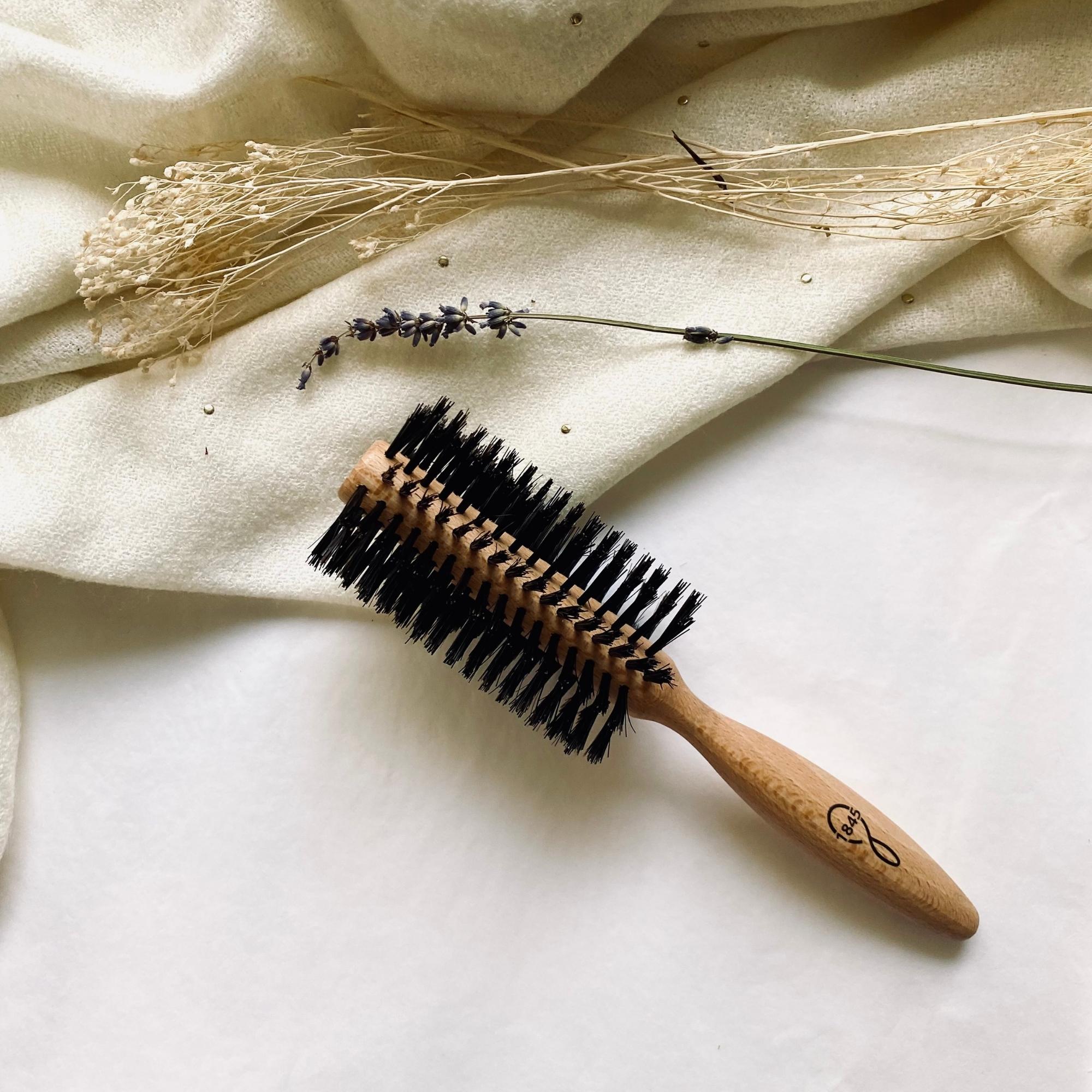 Brosse à cheveux spécial brushing en bois et poils de sanglier made in France