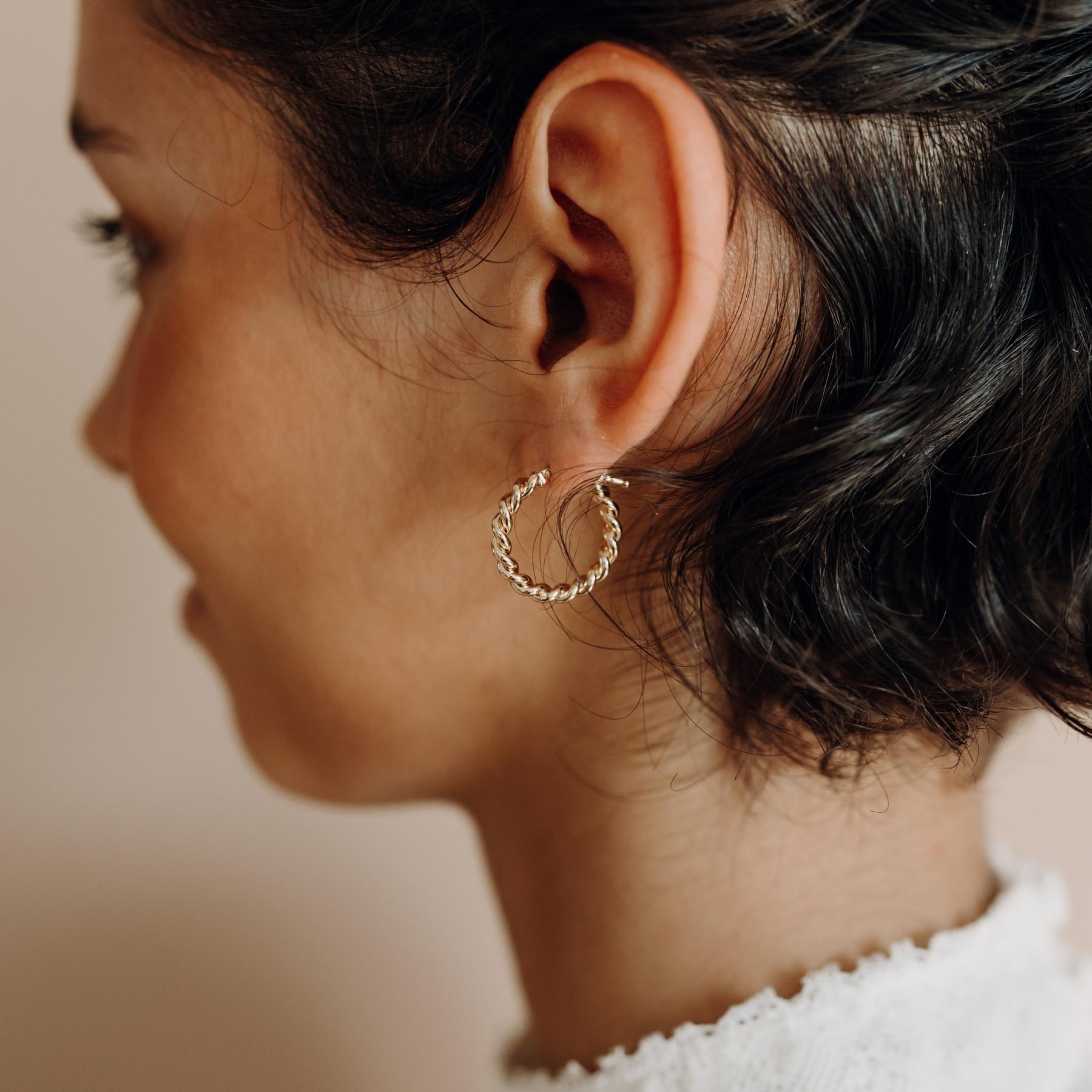 Cassandre gold twisted hoop earrings